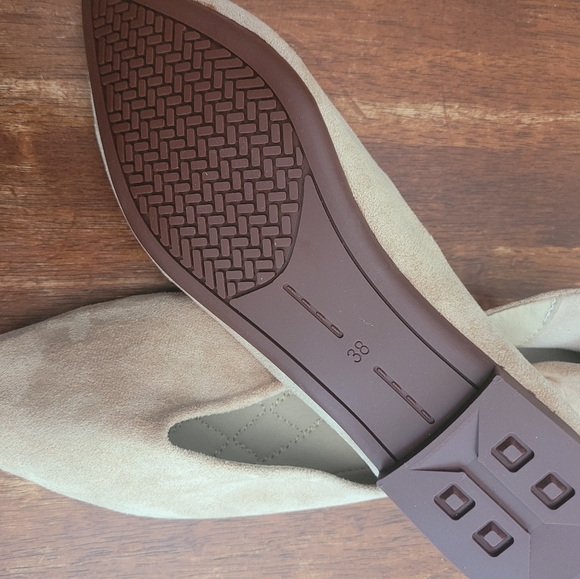 Flats. Size 7.  Pointed Toe. Buff. Faux Suede. Brand New/Never Worn. - Picture 2 of 3
